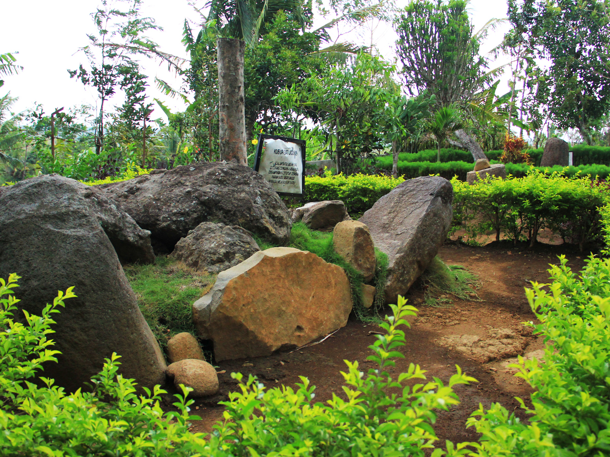 Menhir Situs Dumplang